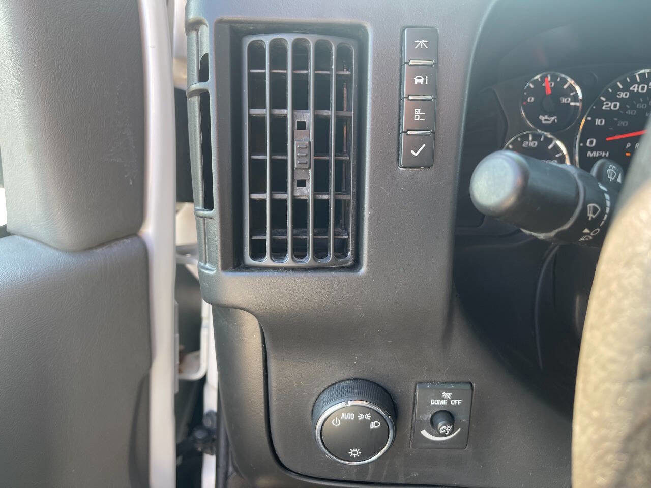 Used 2014 Chevrolet Express 2500 image 15