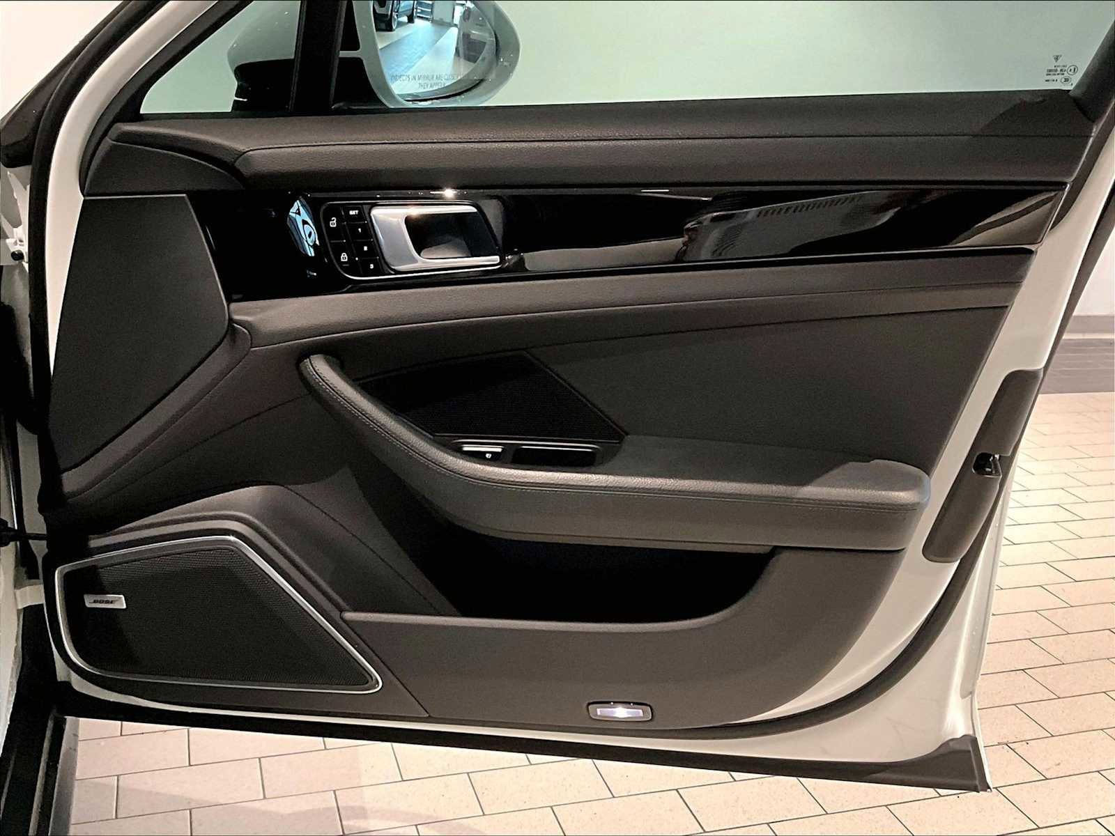 Used 2020 Porsche Panamera image 27