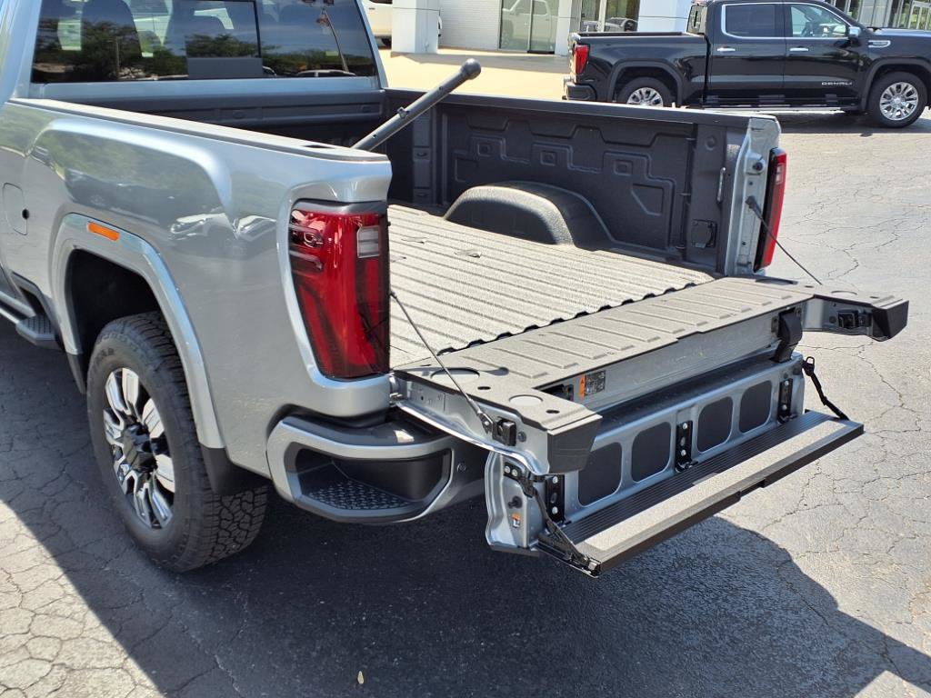 New 2025 GMC Sierra 2500 Denali w/ Denali Reserve Package image 28