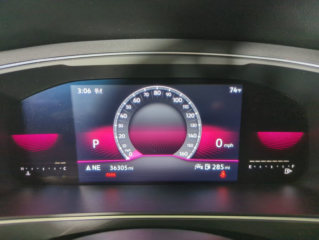 Used 2022 Volkswagen Tiguan SE R-Line image 12