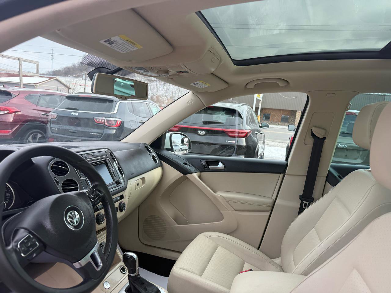 Used 2016 Volkswagen Tiguan SE image 16