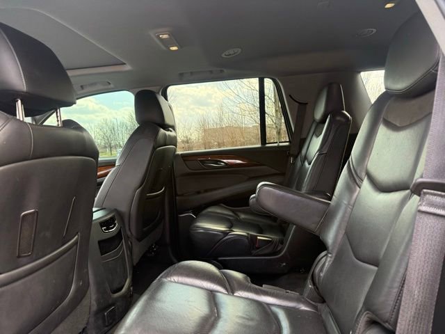 Used 2019 Cadillac Escalade Luxury AWD/4WD image 13