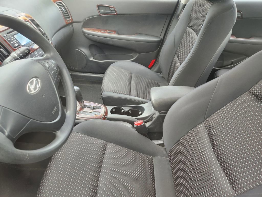 Used 2010 Hyundai Elantra GLS FWD image 8