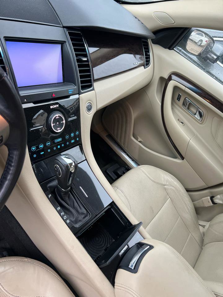 Used 2013 Ford Taurus Limited FWD image 12