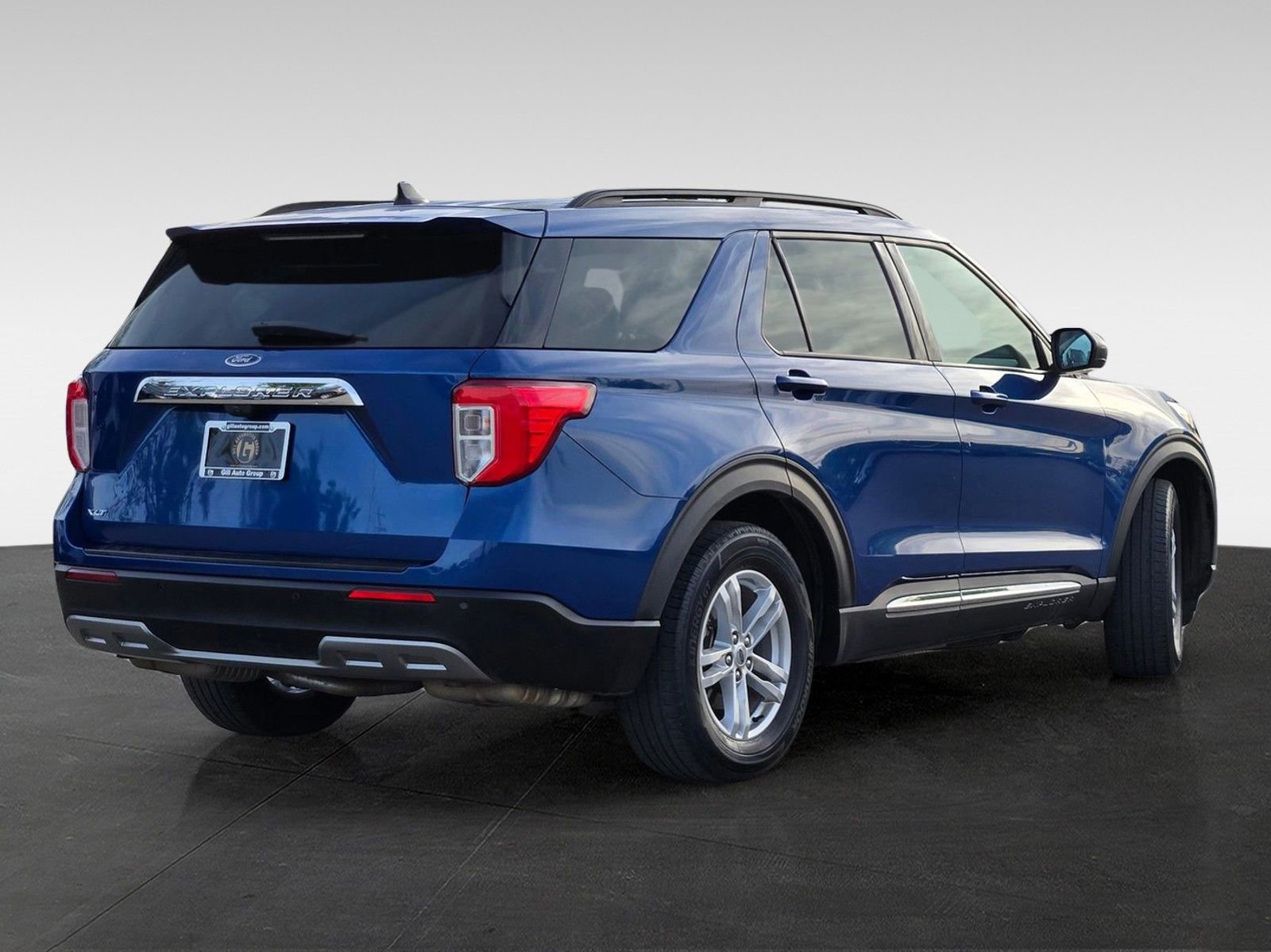 Used 2023 Ford Explorer XLT w/ Equipment Group 202A image 4