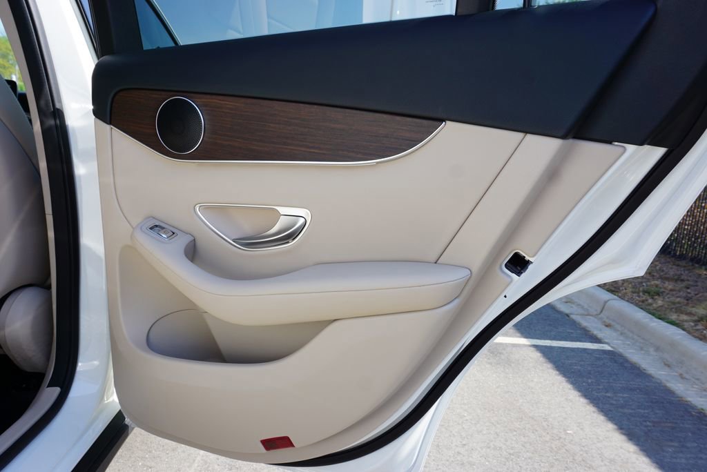 Used 2022 Mercedes-Benz GLC 300 4MATIC Coupe image 40