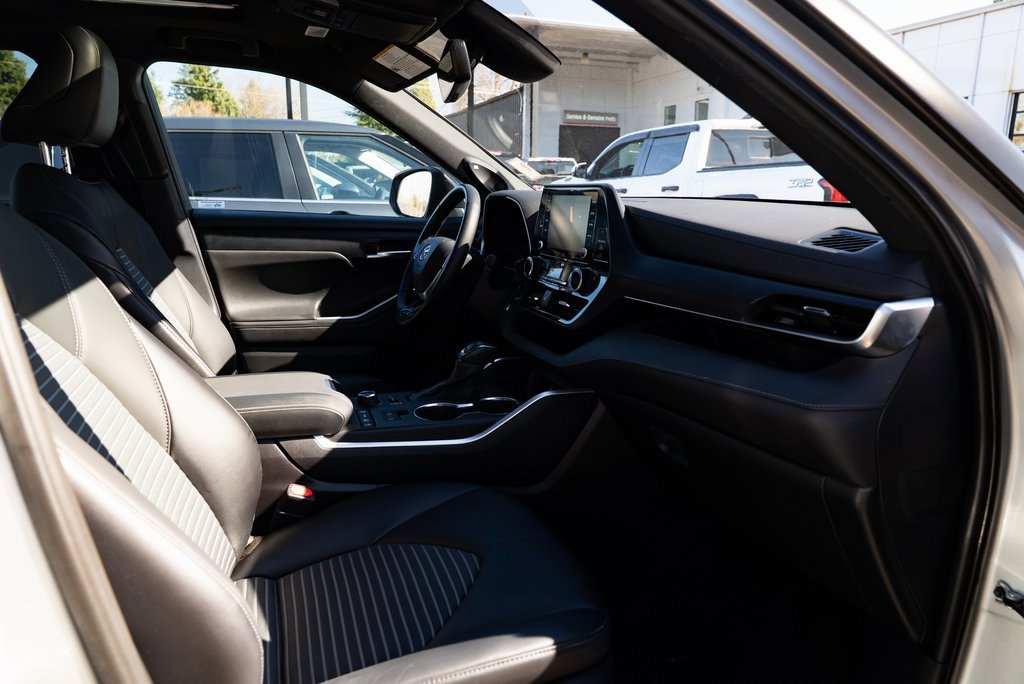 Used 2021 Toyota Highlander XSE image 24