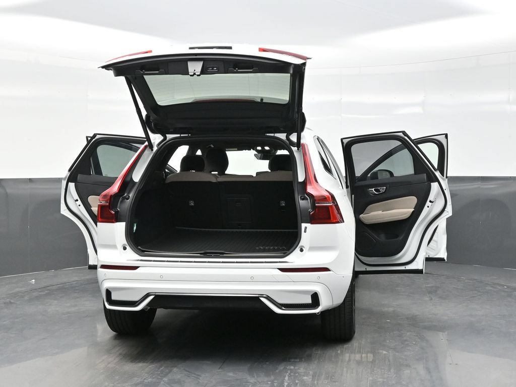 New 2026 Volvo XC60 B5 Plus w/ Protection Package Premier AWD/4WD image 43