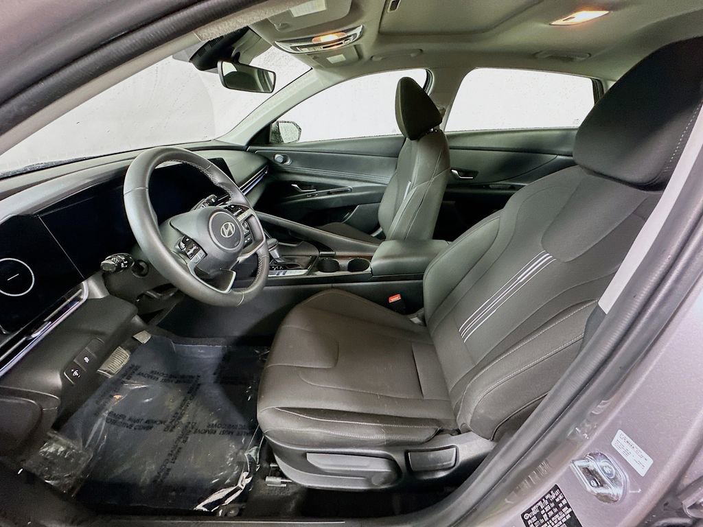 Used 2025 Hyundai Elantra SEL FWD image 14