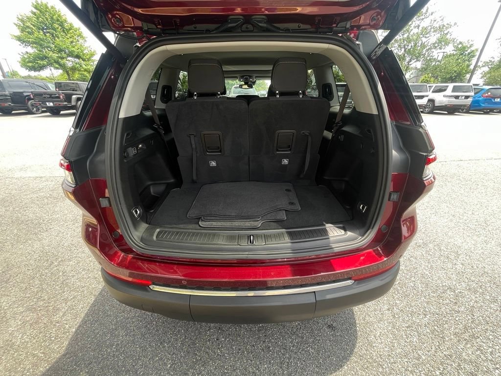 Used 2023 Jeep Grand Cherokee L Laredo w/ Luxury Tech Group I AWD/4WD image 16