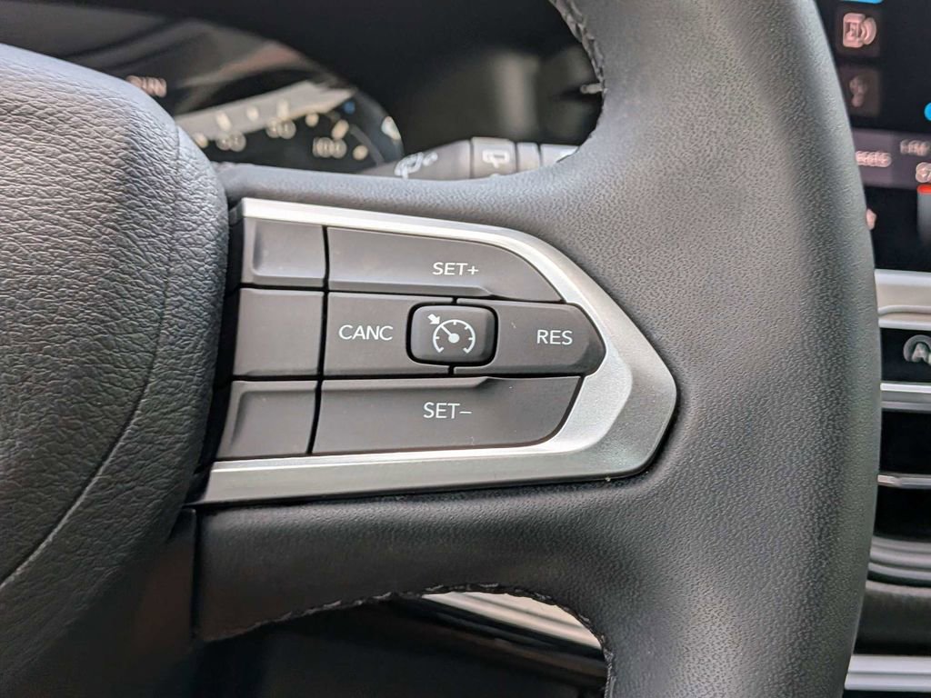 Used 2022 Jeep Compass Latitude FWD image 25
