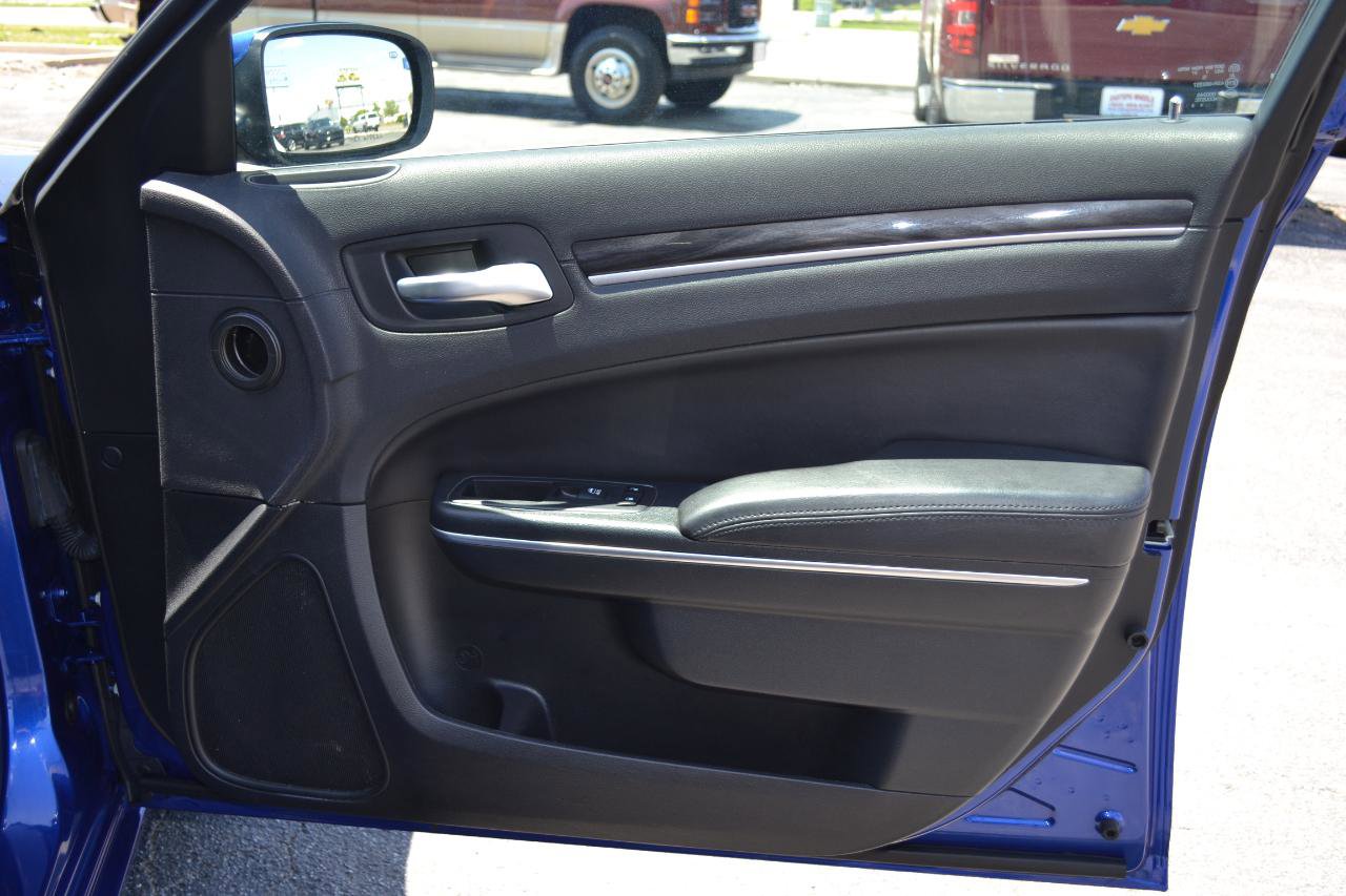 Used 2018 Chrysler 300 Touring L AWD/4WD image 37