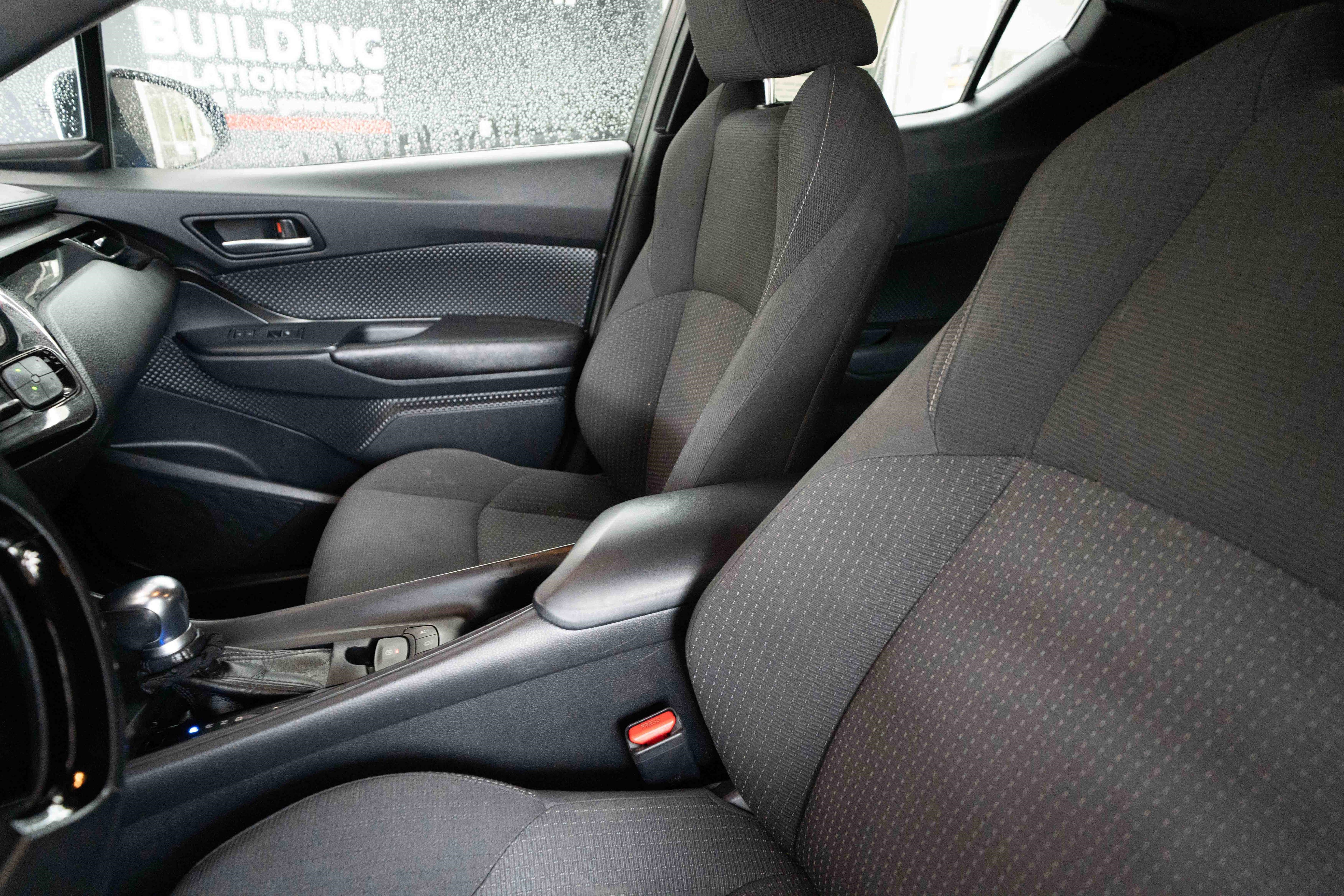 Used 2018 Toyota C-HR XLE FWD image 10