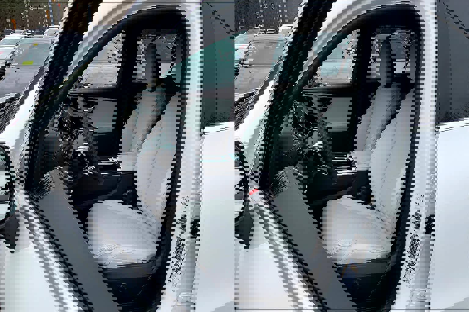 Used 2025 Mercedes-Benz GLC 300 4MATIC image 14