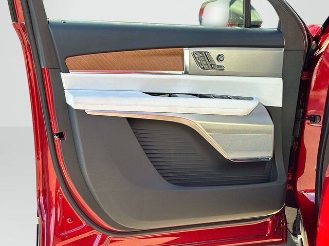 Used 2026 Cadillac Vistiq Sport image 8