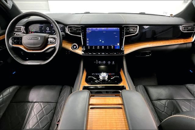 Used 2025 Jeep Grand Wagoneer L Series III w/ Rear-Seat Entertainment Group AWD/4WD image 17