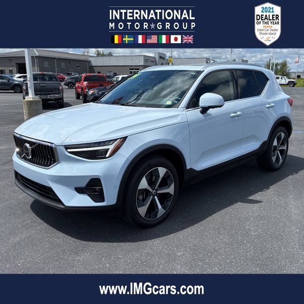 Used 2024 Volvo XC40 B5 Plus w/ Protection Package Premier AWD/4WD video 1