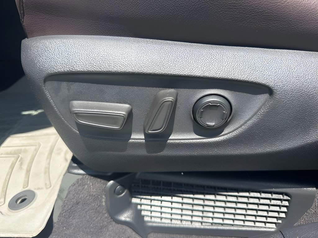 Used 2021 Toyota Sienna Platinum image 10