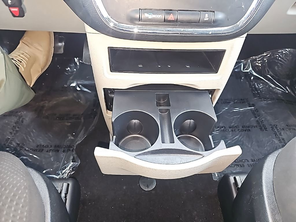 Used 2016 Dodge Grand Caravan American Value Package w/ UConnect Hands-Free Group FWD image 22