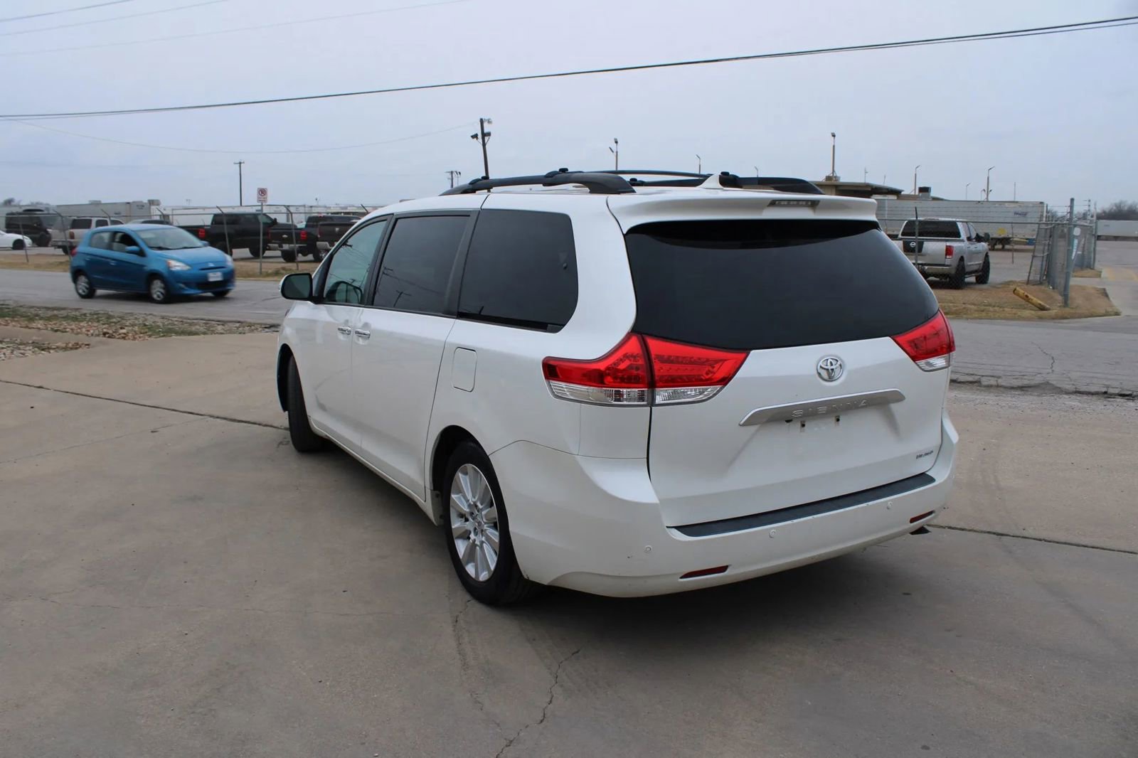 Used 2013 Toyota Sienna Limited w/ Premium Pkg image 6