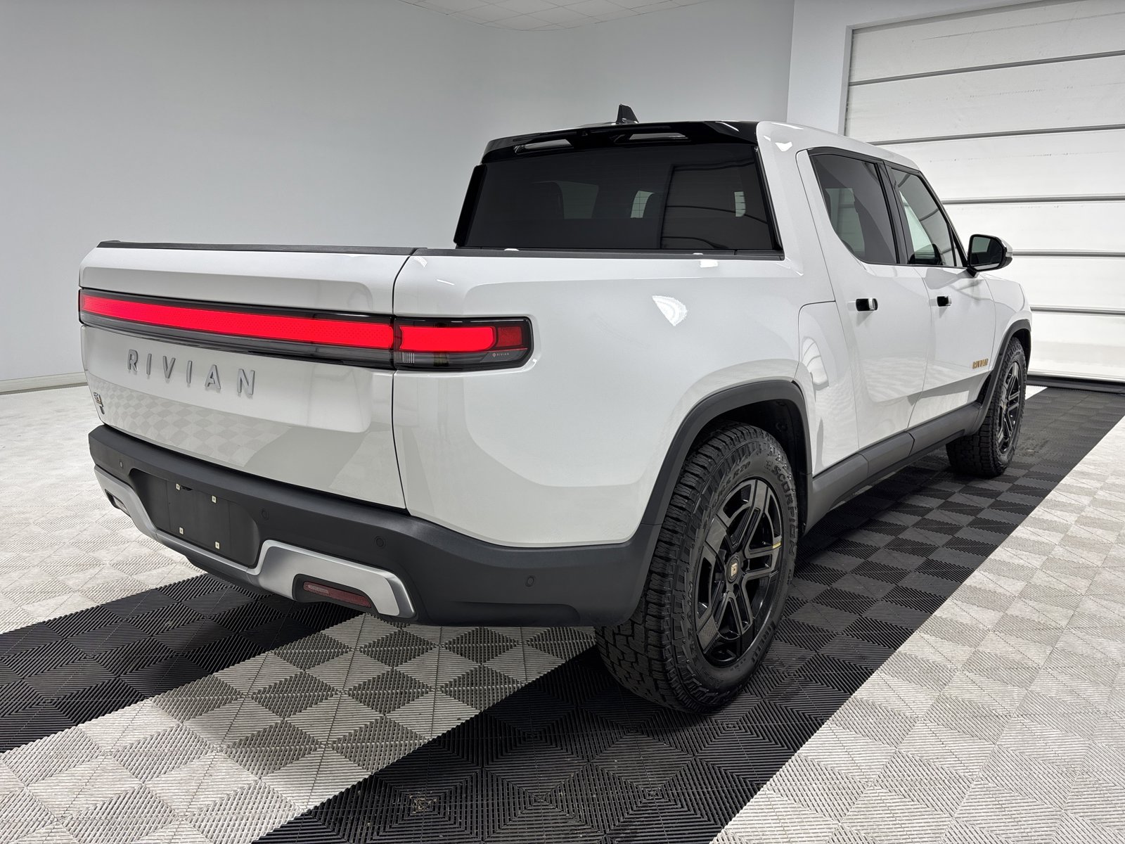 Used 2023 Rivian R1T Adventure AWD/4WD image 5