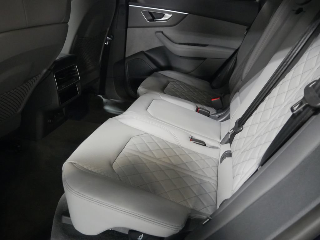 New 2026 Audi SQ8 Premium Plus AWD/4WD image 17