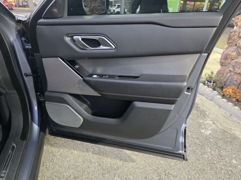 Used 2020 Land Rover Range Rover Velar R-Dynamic S image 13