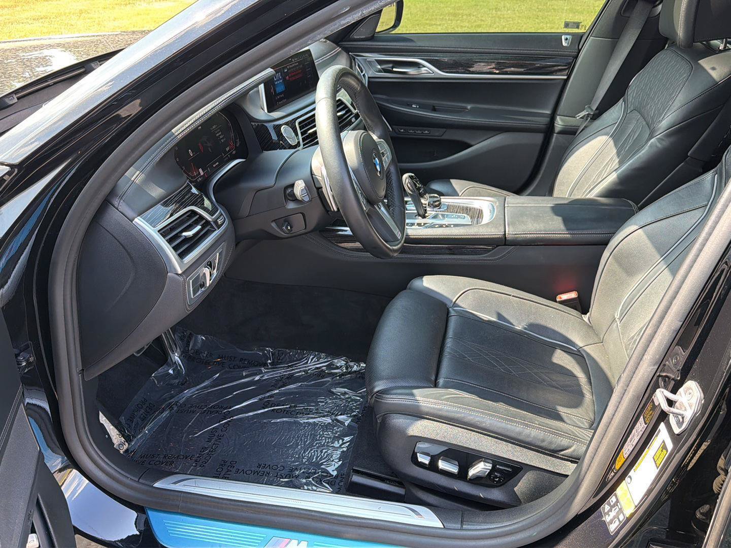 Used 2022 BMW 750i xDrive w/ Executive Package AWD/4WD image 10