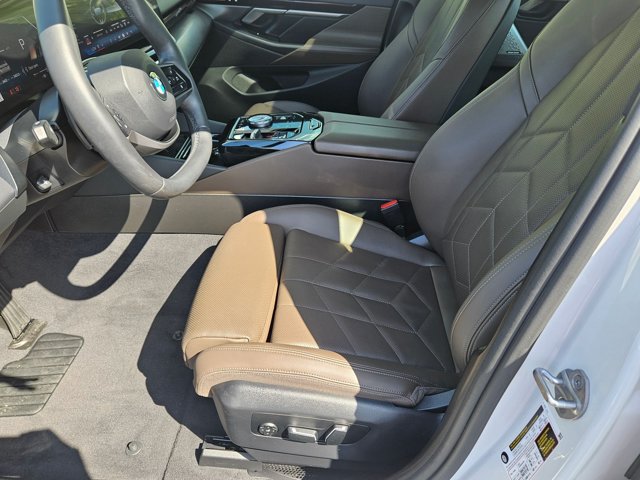 Used 2024 BMW 530i w/ Convenience Package RWD image 16