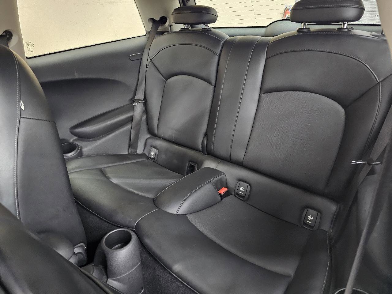 Used 2016 MINI Cooper 2-Door Hardtop image 23