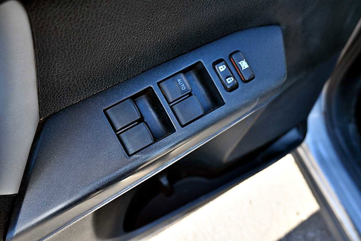 Used 2016 Toyota RAV4 XLE AWD/4WD image 17