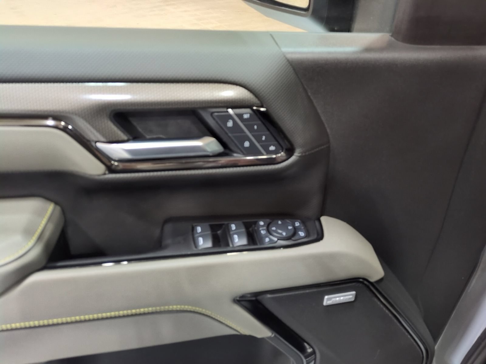 Used 2025 Chevrolet Silverado 2500 ZR2 w/ Technology Package AWD/4WD image 22