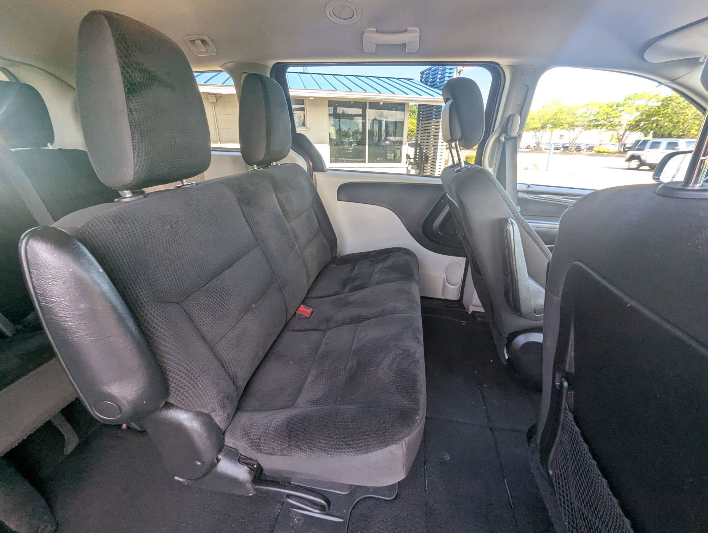 Used 2019 Dodge Grand Caravan SE w/ UConnect Hands-Free Group FWD image 14