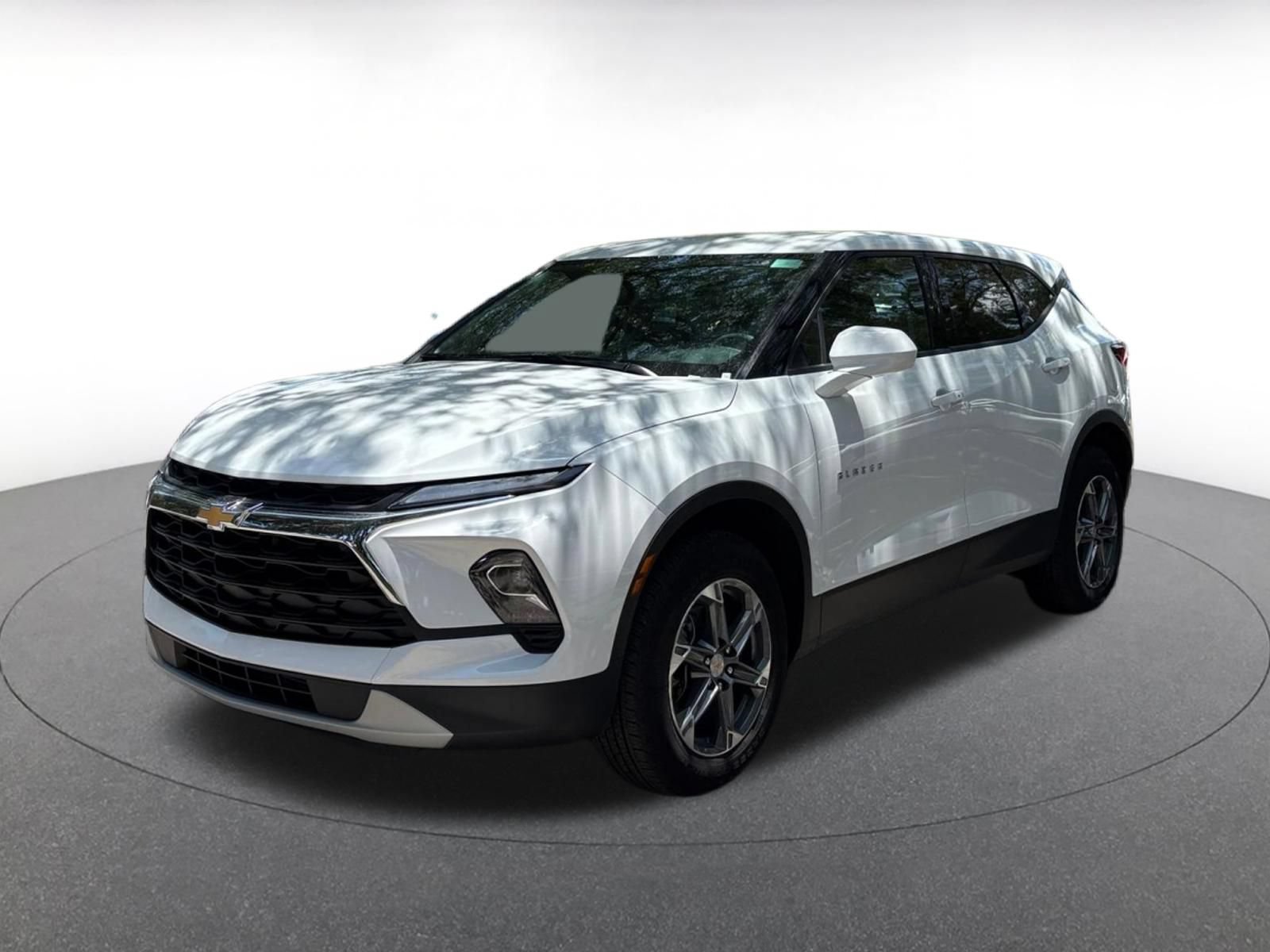 Used 2026 Chevrolet Blazer LT FWD image 3