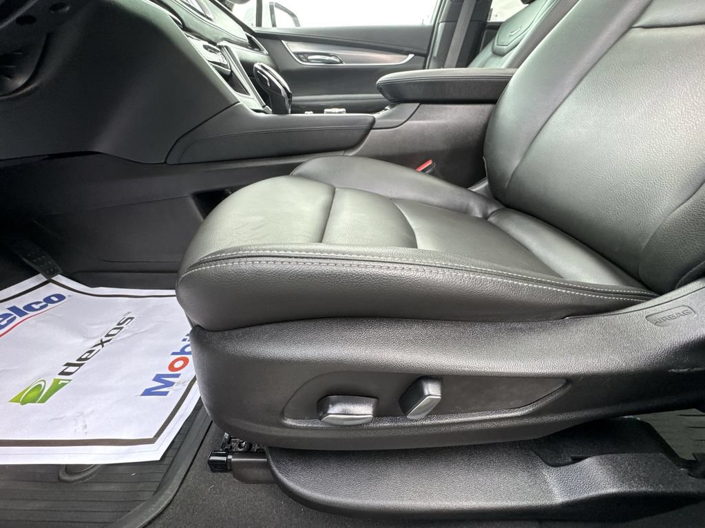 Used 2024 Cadillac XT6 Luxury w/ LPO, Floor Liner Package AWD/4WD image 12