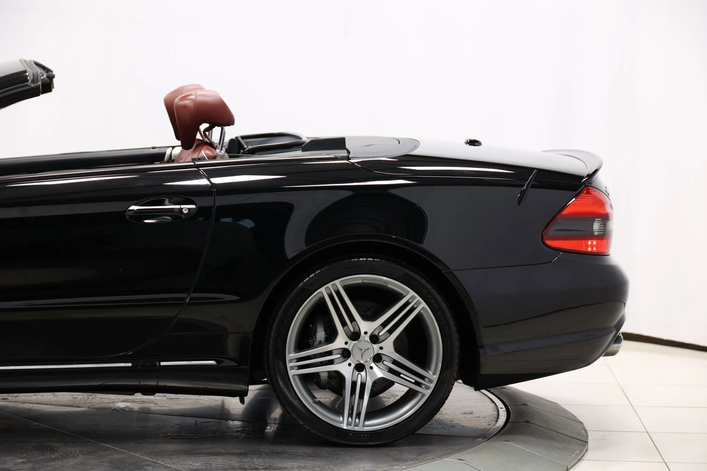 Used 2012 Mercedes-Benz SL 63 AMG image 9
