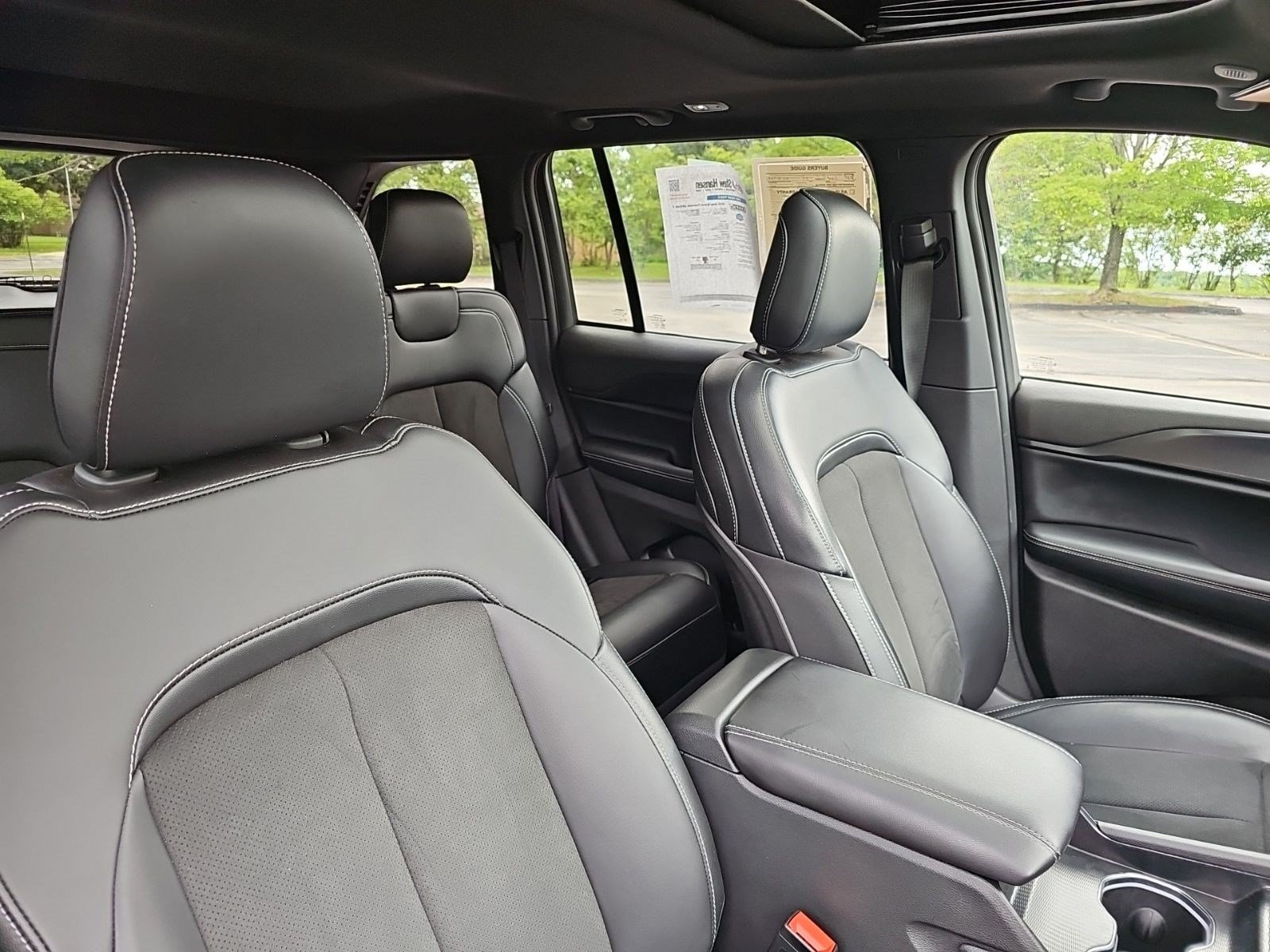 Used 2025 Jeep Grand Cherokee Altitude AWD/4WD image 11