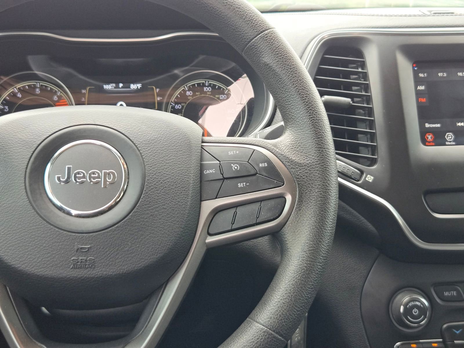 Used 2021 Jeep Cherokee Latitude FWD image 17
