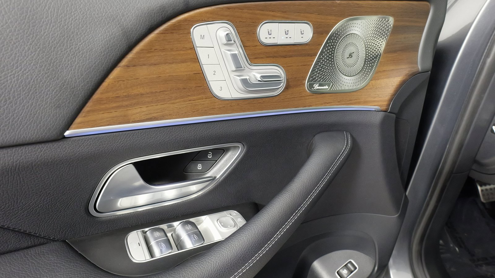 Used 2024 Mercedes-Benz GLS 450 4MATIC w/ AMG Line Exterior image 27