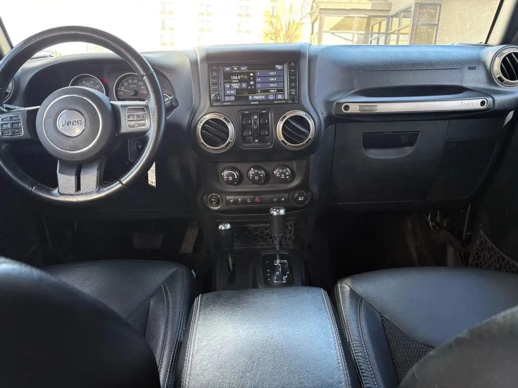Used 2017 Jeep Wrangler Unlimited Sahara AWD/4WD image 11