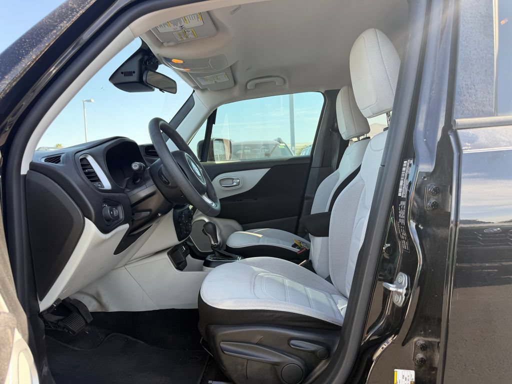 Used 2019 Jeep Renegade Latitude FWD image 5