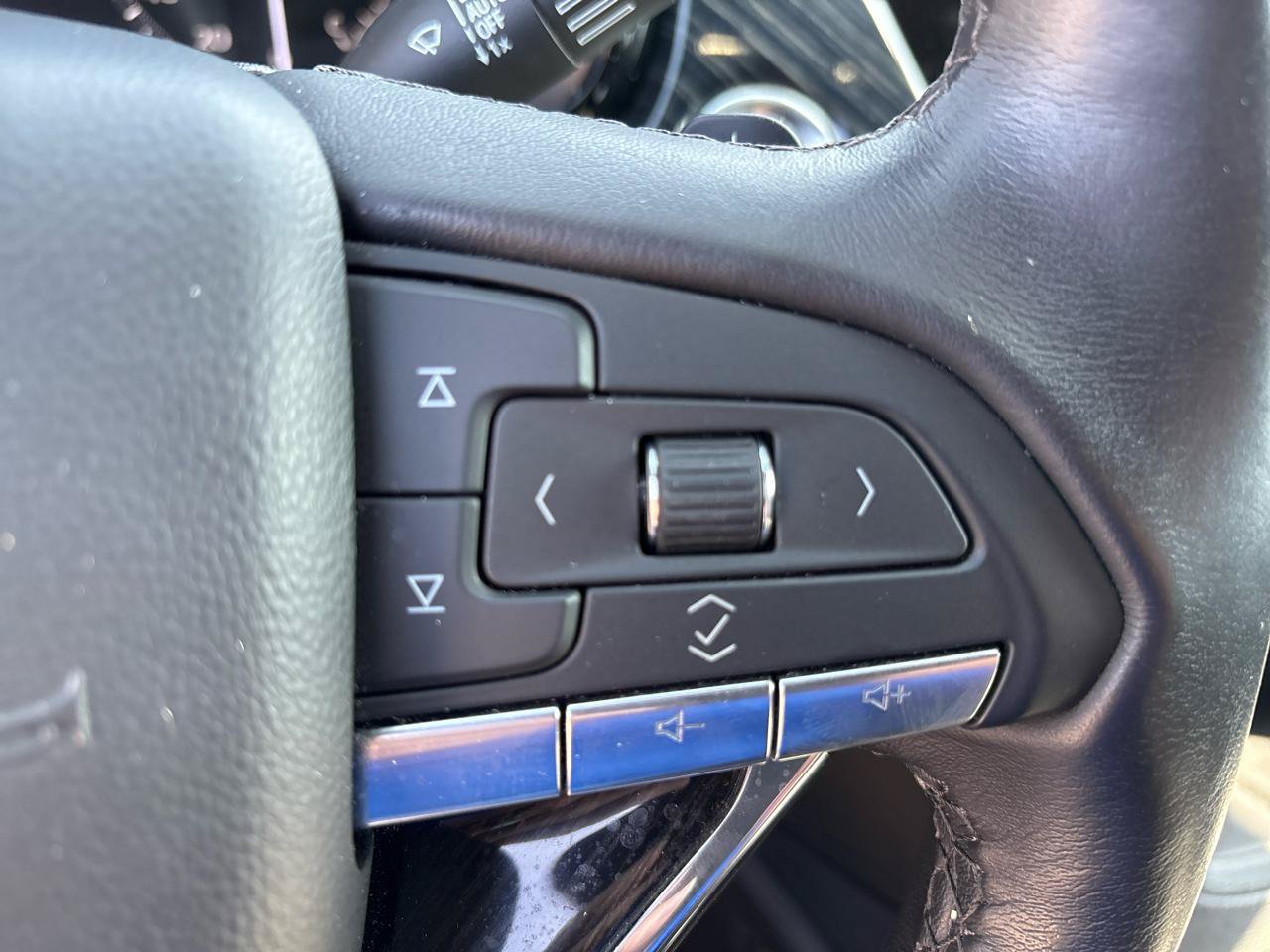 Used 2024 Cadillac XT6 Premium Luxury w/ LPO, Floor Liner Package AWD/4WD image 20