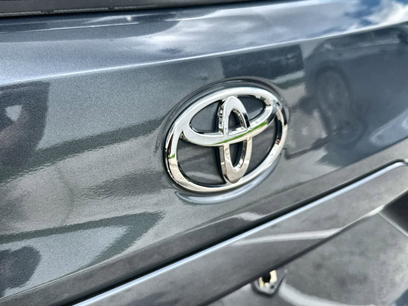 Used 2022 Toyota Corolla Cross XLE w/ Convenience Package AWD/4WD image 16