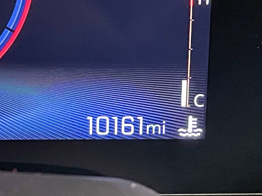 Used 2024 Chevrolet Trax LT w/ Sunroof Package image 6