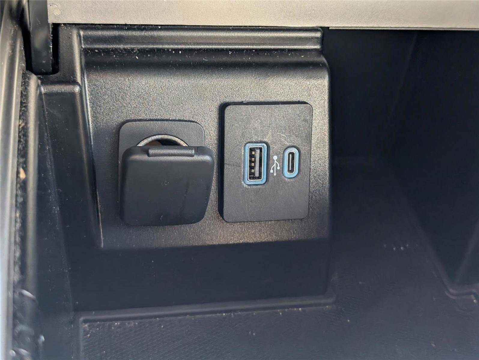 Used 2020 Ford Explorer Limited image 19