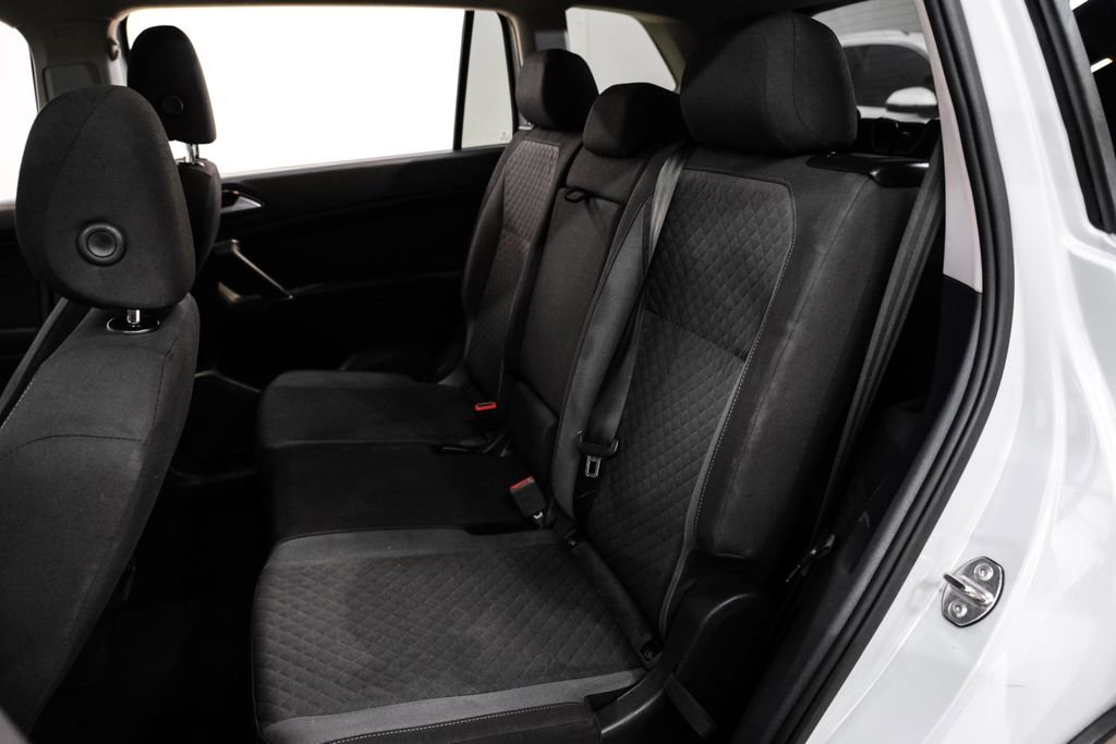 Used 2018 Volkswagen Tiguan S image 33
