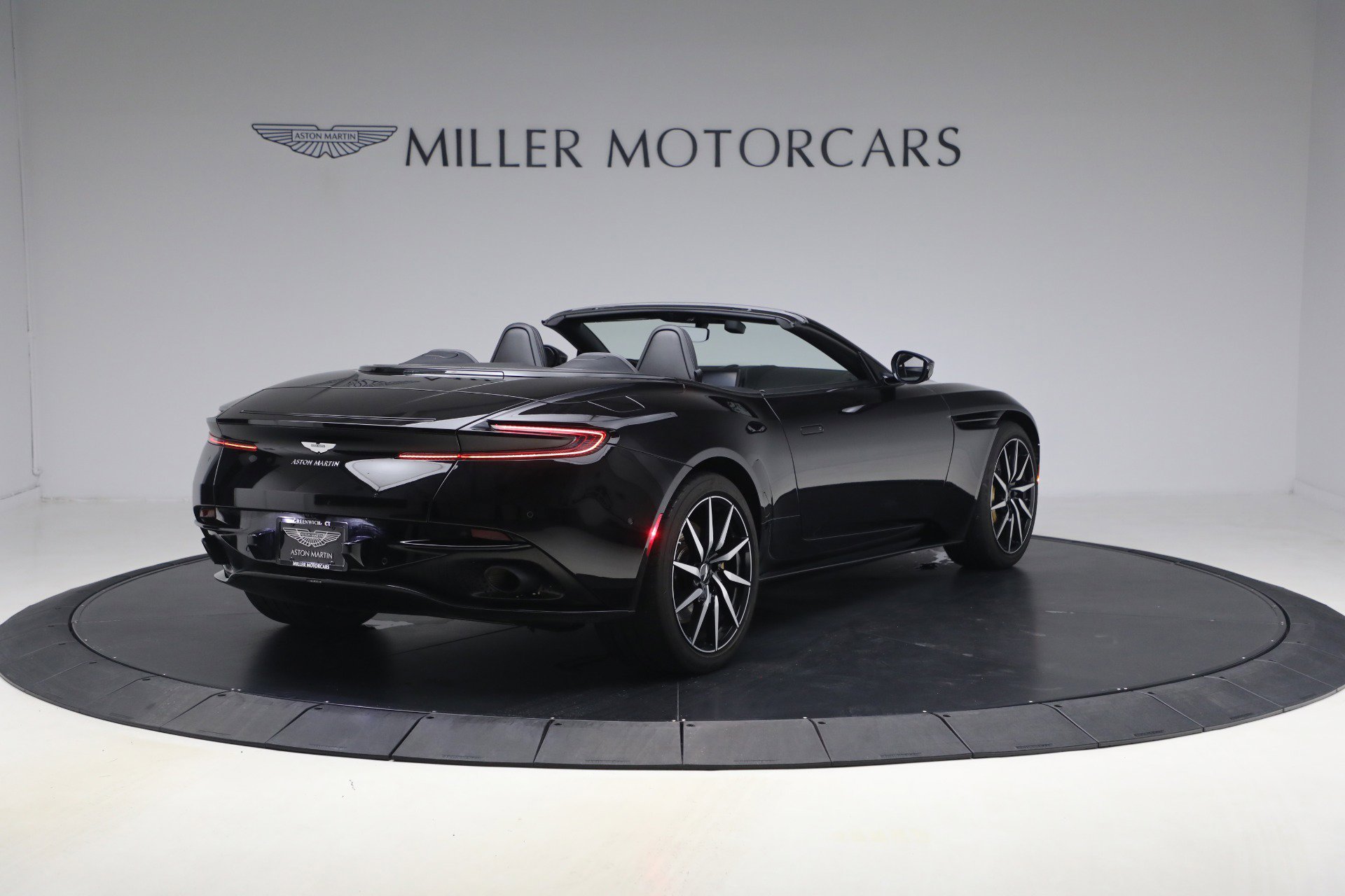 Used 2020 Aston Martin DB11 Volante image 7