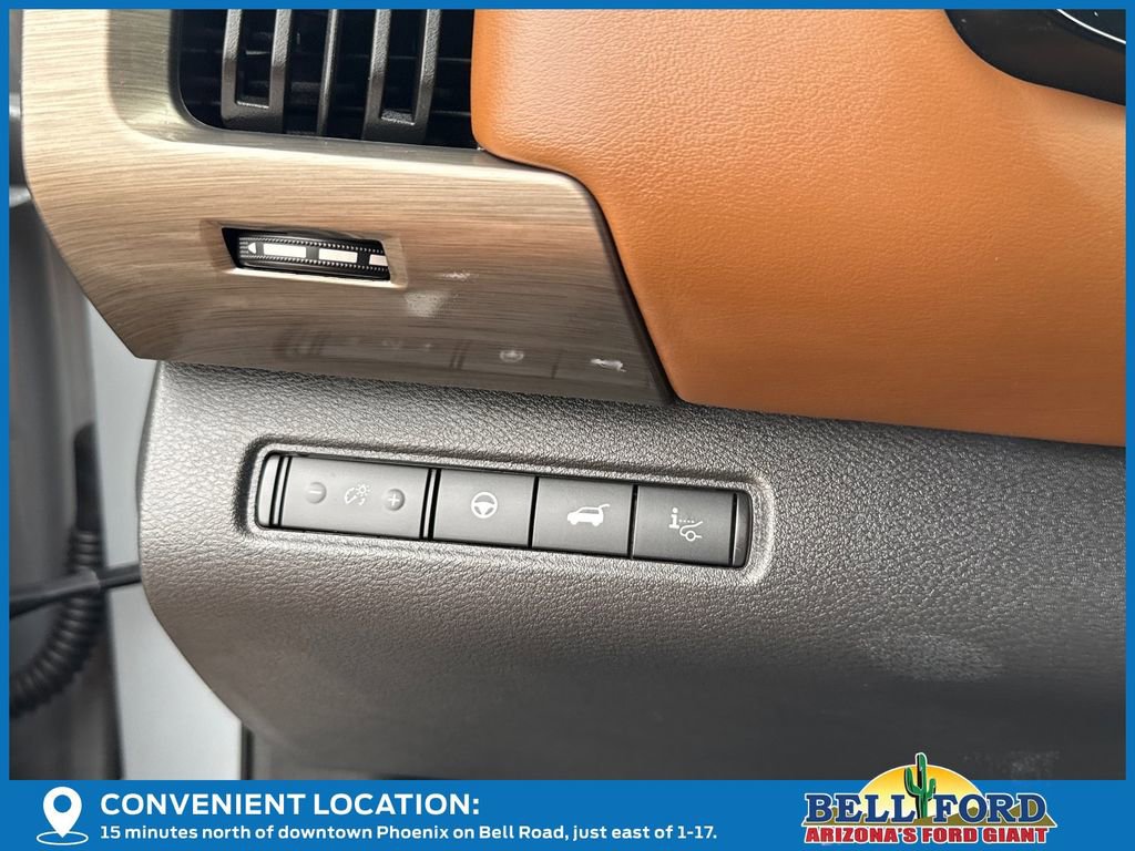 Used 2024 Nissan Pathfinder Platinum image 34