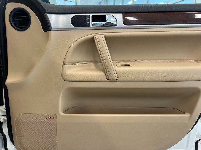 Used 2009 Volkswagen Touareg VR6 image 17