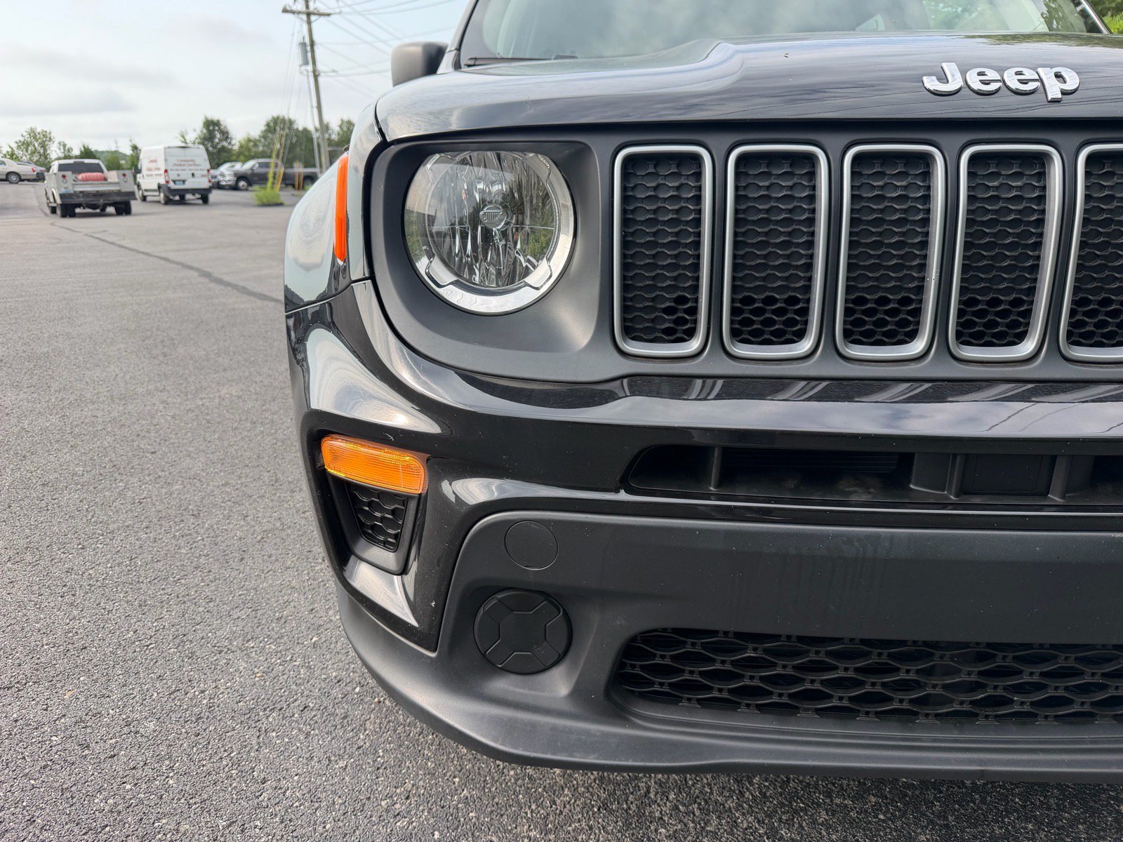 Used 2023 Jeep Renegade Latitude AWD/4WD image 6
